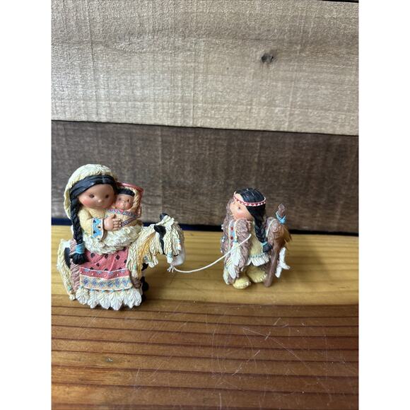 Friends of The Feather 188166 CHOSEN PEOPLE Mary, Joseph, Jesus In Box - Picture 1 of 8